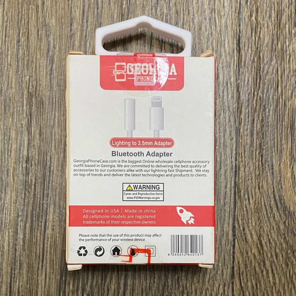 Georgia D232 White Lightning to 3.5mm Bluetooth Adapter for iPhone & iPad